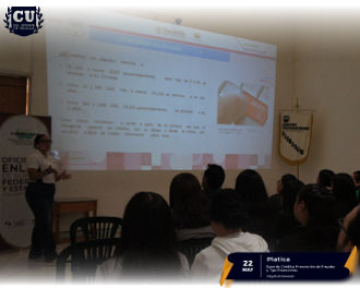 Estudiantes durante la ponencia de prevención de fraudes